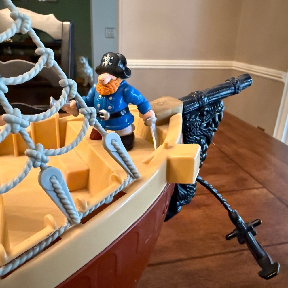 Fisher Price Great Adventures Pirate Ship Playset with 6 Figures and Cannon 1994 - Picture 9 of 15